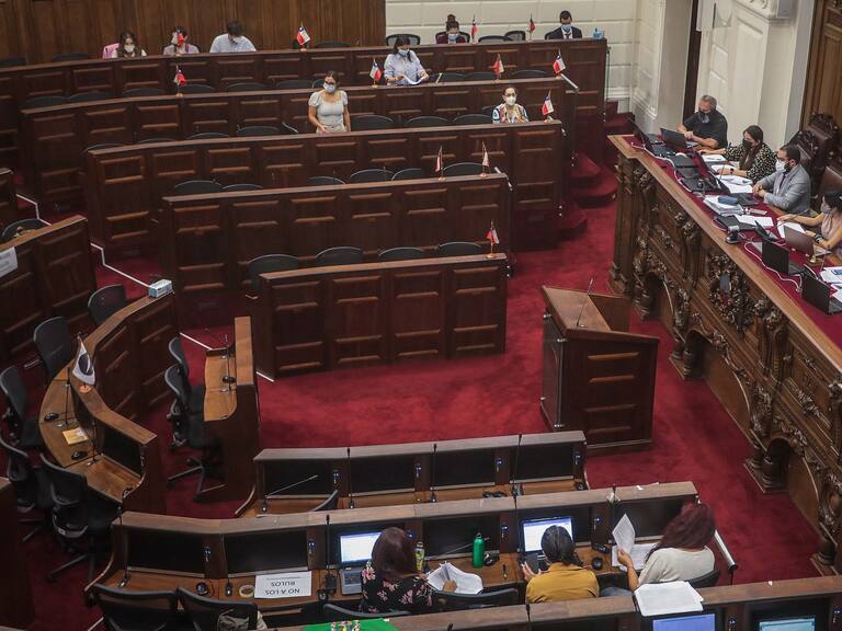 11 de febrero del 2022/SANTIAGOLos constituyentes durante la Sesión N°37 Comisión Derechos Fundamentales, en el ex Congreso Nacional.
FOTO: SEBASTIAN BELTRAN GAETE/AGENCIAUNO