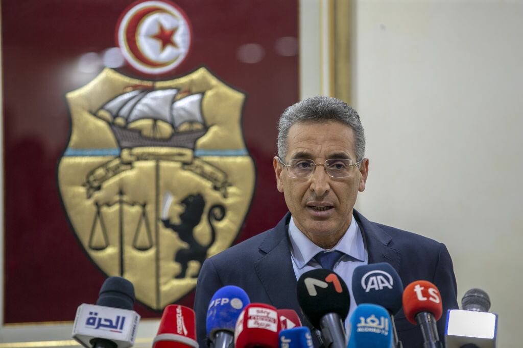El ministro del interior tunecino Tawfiq Sharaf El-Din ante los medios