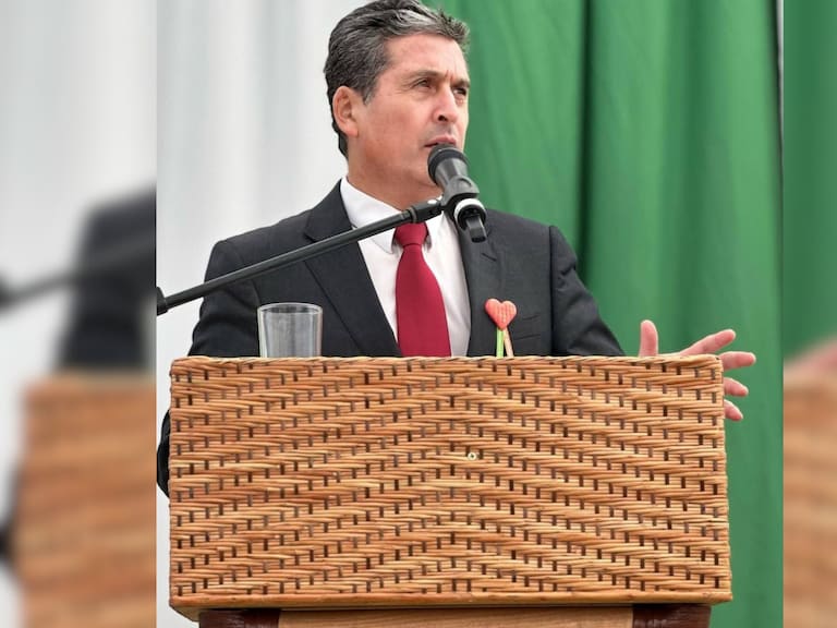 Alcalde de Chimbarongo es suspendido tras fallo del Tricel por nombramiento de su pareja