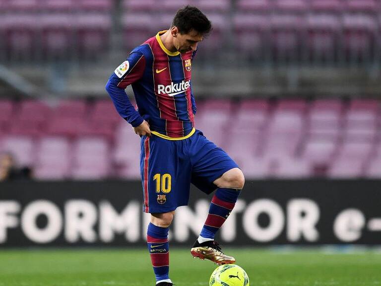 BARCELONA, SPAIN - MAY 16: Lionel Messi of FC Barcelona looks dejected during the La Liga Santander match between FC Barcelona and RC Celta at Camp Nou on May 16, 2021 in Barcelona, Spain. Sporting stadiums around Spain remain under strict restrictions due to the Coronavirus Pandemic as Government social distancing laws prohibit fans inside venues resulting in games being played behind closed doors. (Photo by David Ramos/Getty Images)