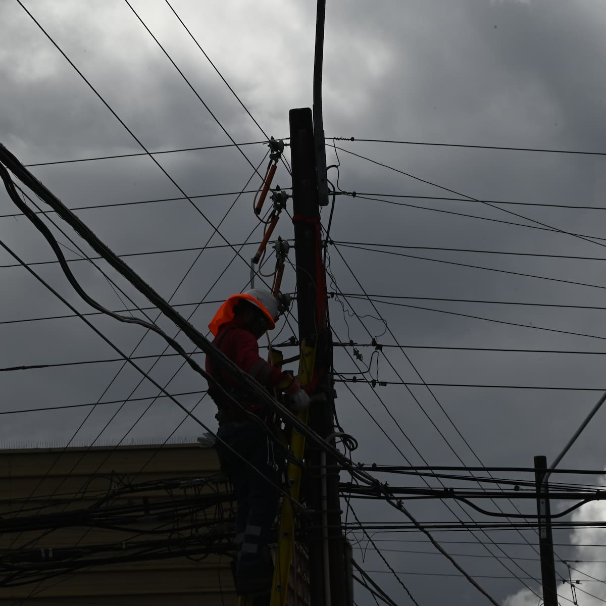 Cortes de luz en Santiago: estas son las tres comunas afectadas este sábado
