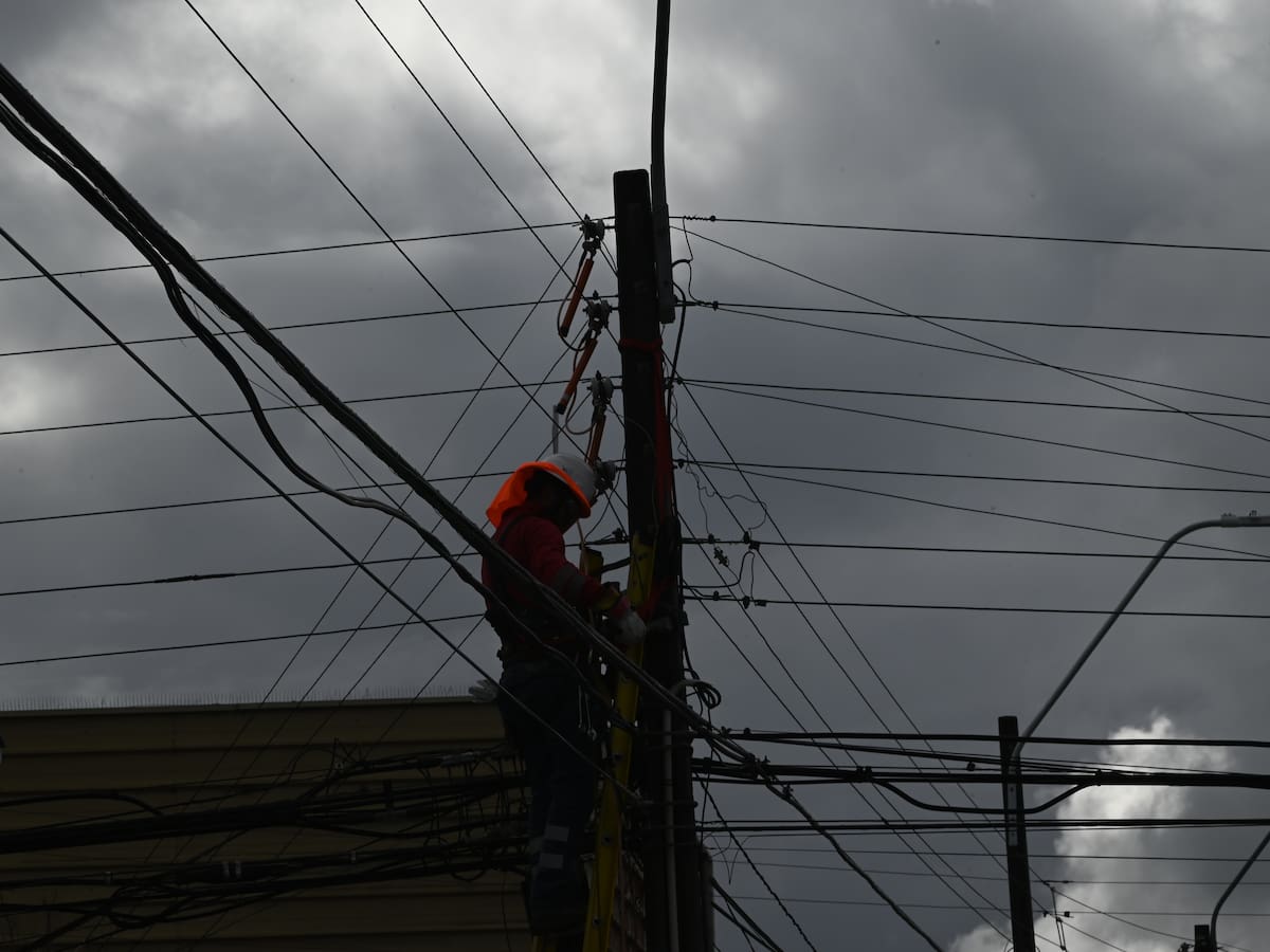 Más de 25 mil clientes están sin luz en Chile: estas son las regiones más afectadas