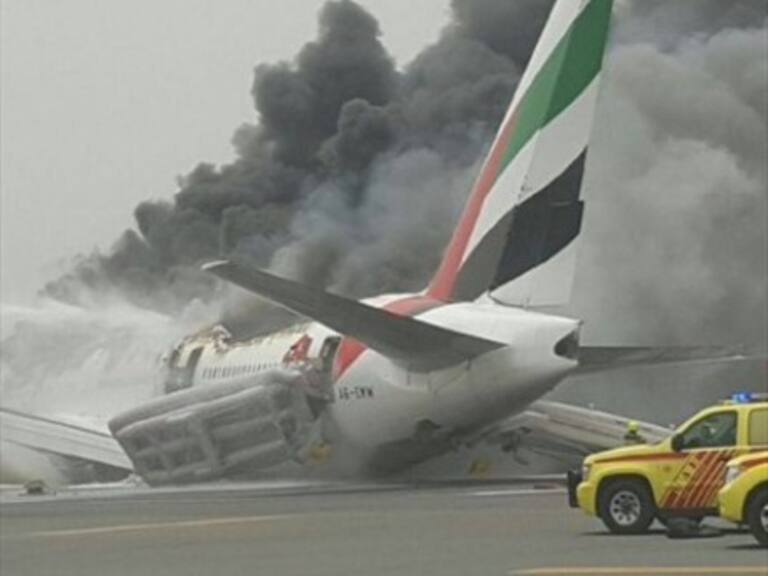 Avión de Emirates sufre un accidente al aterrizar en Dubái
