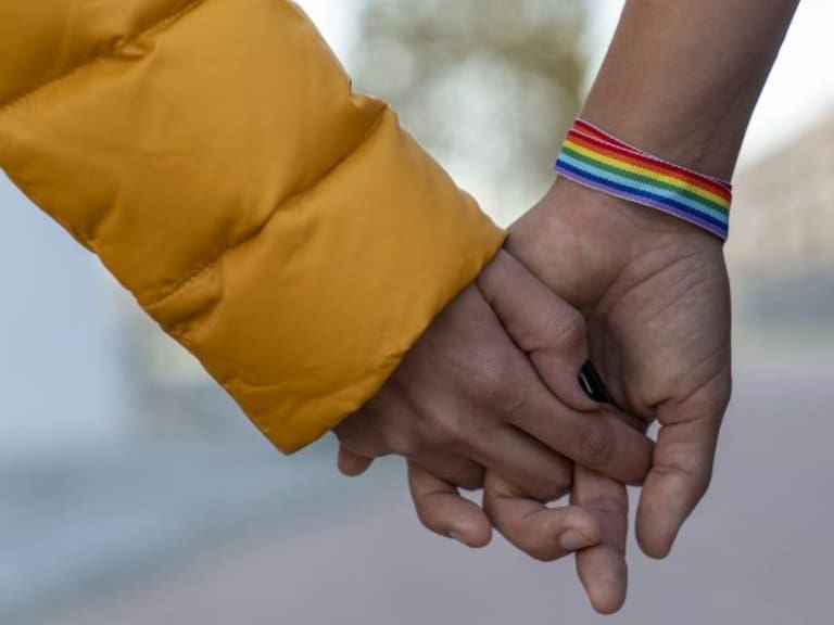 Joven denuncia ataque lesbofóbico en supermercado de Viña del Mar: guardias la golpearon y retuvieron por más de tres horas