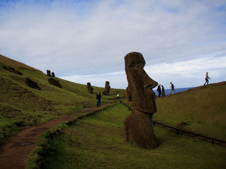 Arqueólogo Sergio Rapu Hao y futuro de Rapa Nui: «El desafío es conservar el patrimonio cultural y compatibilizarlo con el desarrollo”