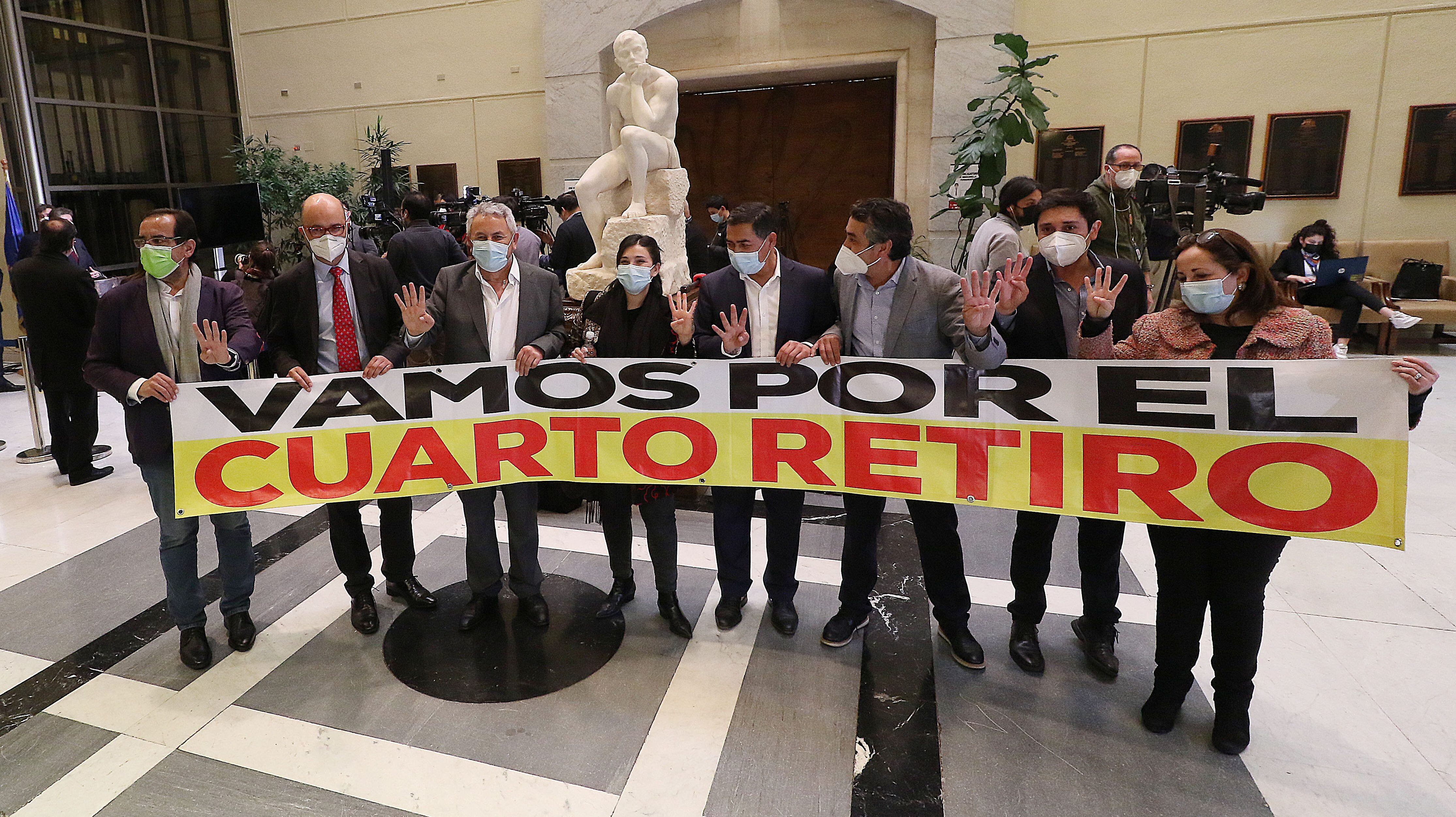 Cuarto retiro: Oposición celebró votación en general