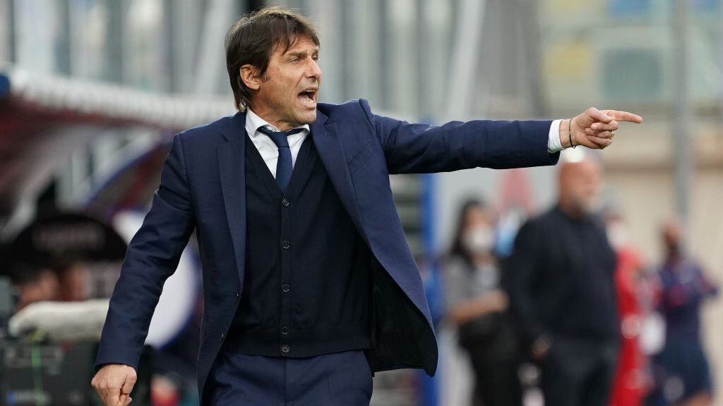 Antonio Conte head coach of Fc Internazionale during the Serie A match between Fc Crotone and Fc Internazionale Milan on May 01, 2021 stadium "Ezio Scida" in Crotone, Italy (Photo by Gabriele Maricchiolo/NurPhoto via Getty Images)