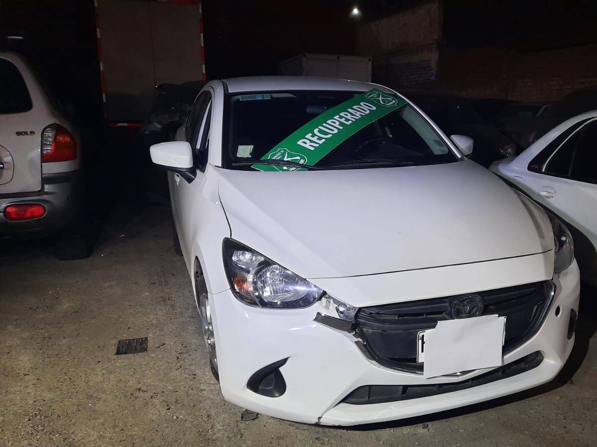 Carabineros detuvo a un menor de edad y recuperó tres vehículos tras tour delictual en zona sur de Santiago