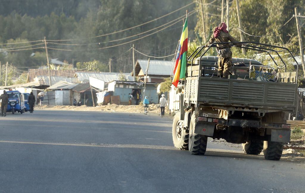Militares etíopes vigilan las calles de la ciudad de Amhara