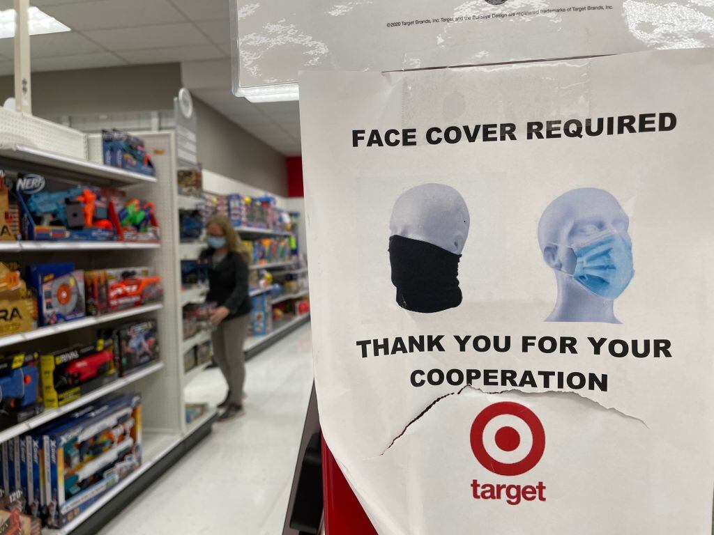 Tienda de Los Angeles informa la obligatoriedad del uso de mascarilla