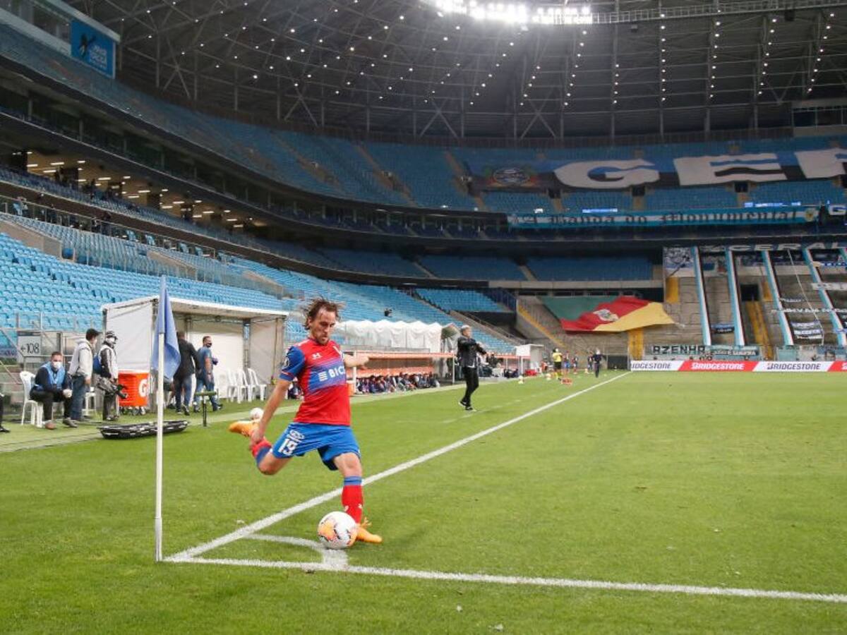 Solo manda en casa: Con su derrota, la UC sumó su cuarta eliminación consecutiva en fase de grupos de Copa Libertadores