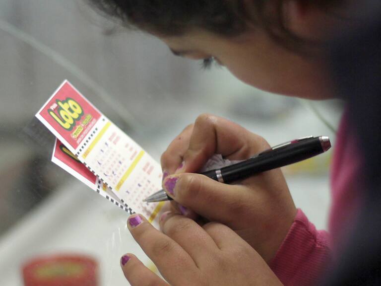 Tras el sorteo del mayor pozo de su historia: revelan quién fue la persona ganadora del Loto y cómo acertó a los números