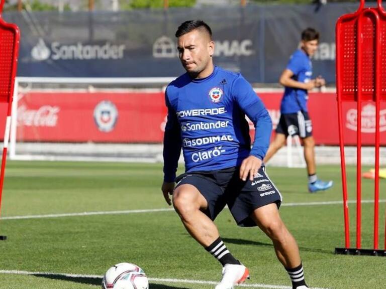 ¿Dónde ver el partido de La Roja por las Clasificatorias?Te invitamos a seguir el compromiso entre Paraguay y Chile desde Asunción en vivo, en directo y gratis a través de ADN TV. Sólo necesitas conexión WiFi o internet fijo para ver a la Selección Chilena a través de tu teléfono, tablet, computador o TV.
El partido estará disponible en Full HD en el sitio web de ADN TV y en ADN.CL junto con las estadísticas en vivo, además del relato de Manuel Fernández y los comentarios de Cristián Arcos.
Además, desde las 18:00 horas tendremos la previa del partido junto a Los Tenores a través de nuestros diales, ADN.CL y Facebook Live.
