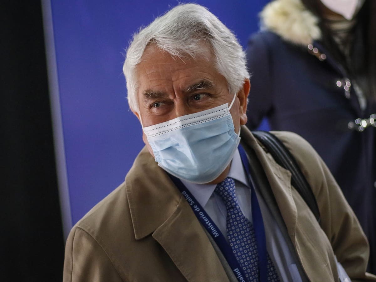 Ministro Paris informó que 11 regiones han disminuido sus casos en los últimos siete días