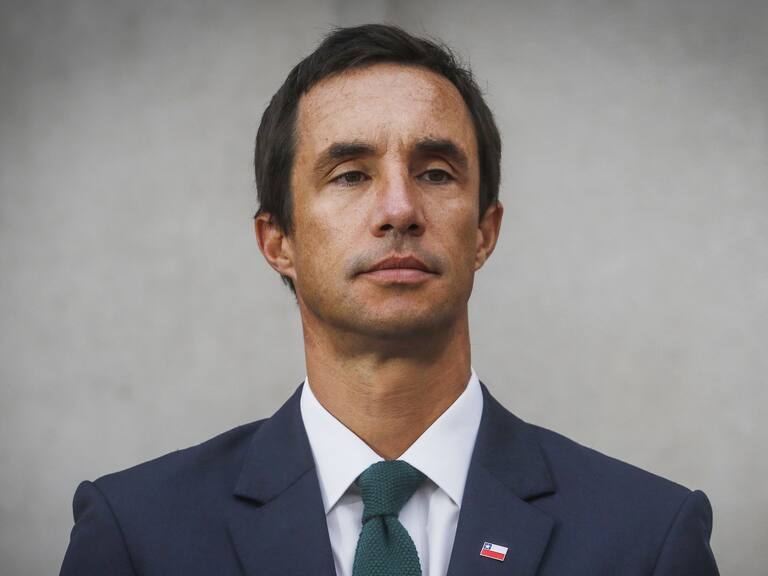 27 de marzo del 2020/SANTIAGOJuan Carlos Jobet, ministro de Energia, participa un punto de prensa en el entre patio del palacio de La Moneda, tras finalizar un consejo de gabinete.
FOTO: SEBASTIAN BELTRAN GAETE/AGENCIAUNO