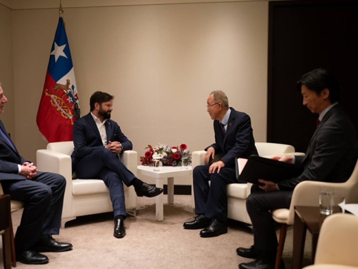 Presidente Boric se reúne con Ban Ki Moonel, ex Secretario General de Naciones Unidas, en Seúl