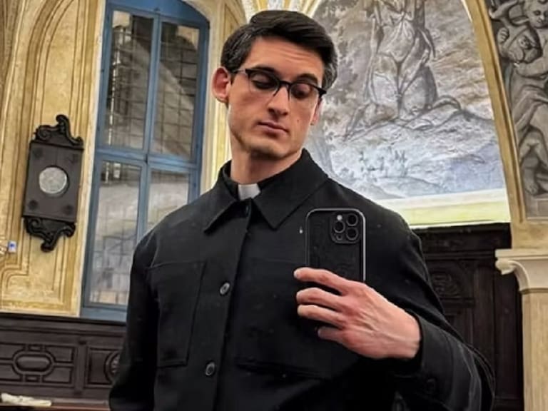 Ama a Dios pero no pudo dejar el sexo: sacerdote apodado “Don Rava” abandona la iglesia y confiesa motivos carnales