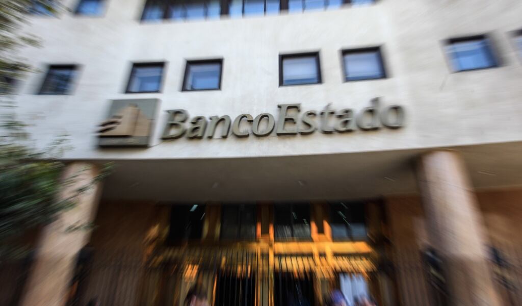 Diputados UDI critican bono millonario a trabajadores de BancoEstado