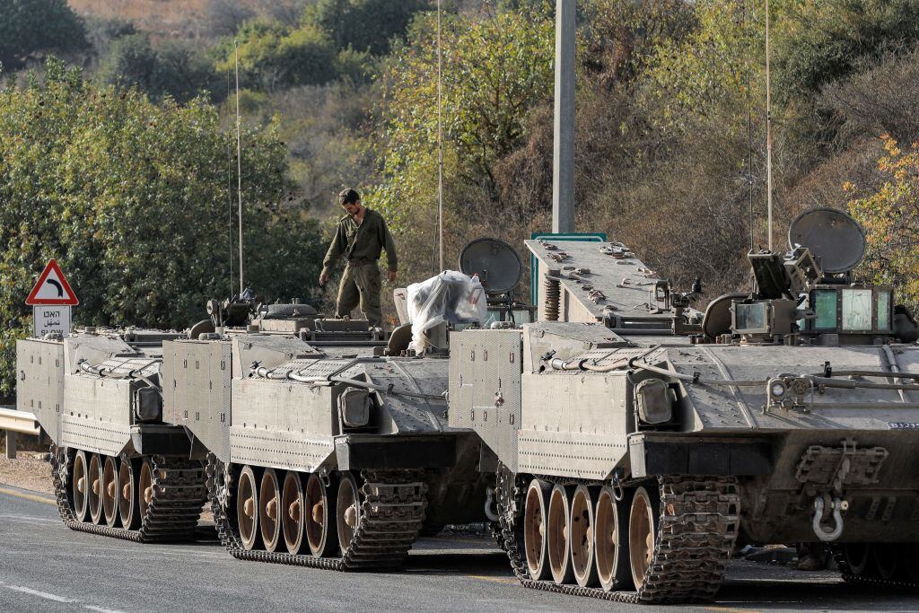 Los tanques del ejército de Israel avanzan hacia la Franja de Gaza
