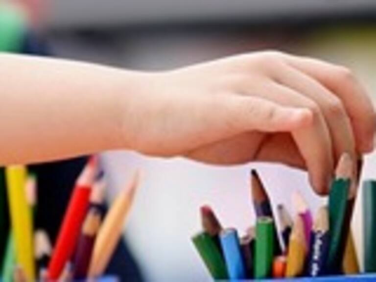 Colegio rechaza petición de padres de tratar como niña a menor transexual de 5 años