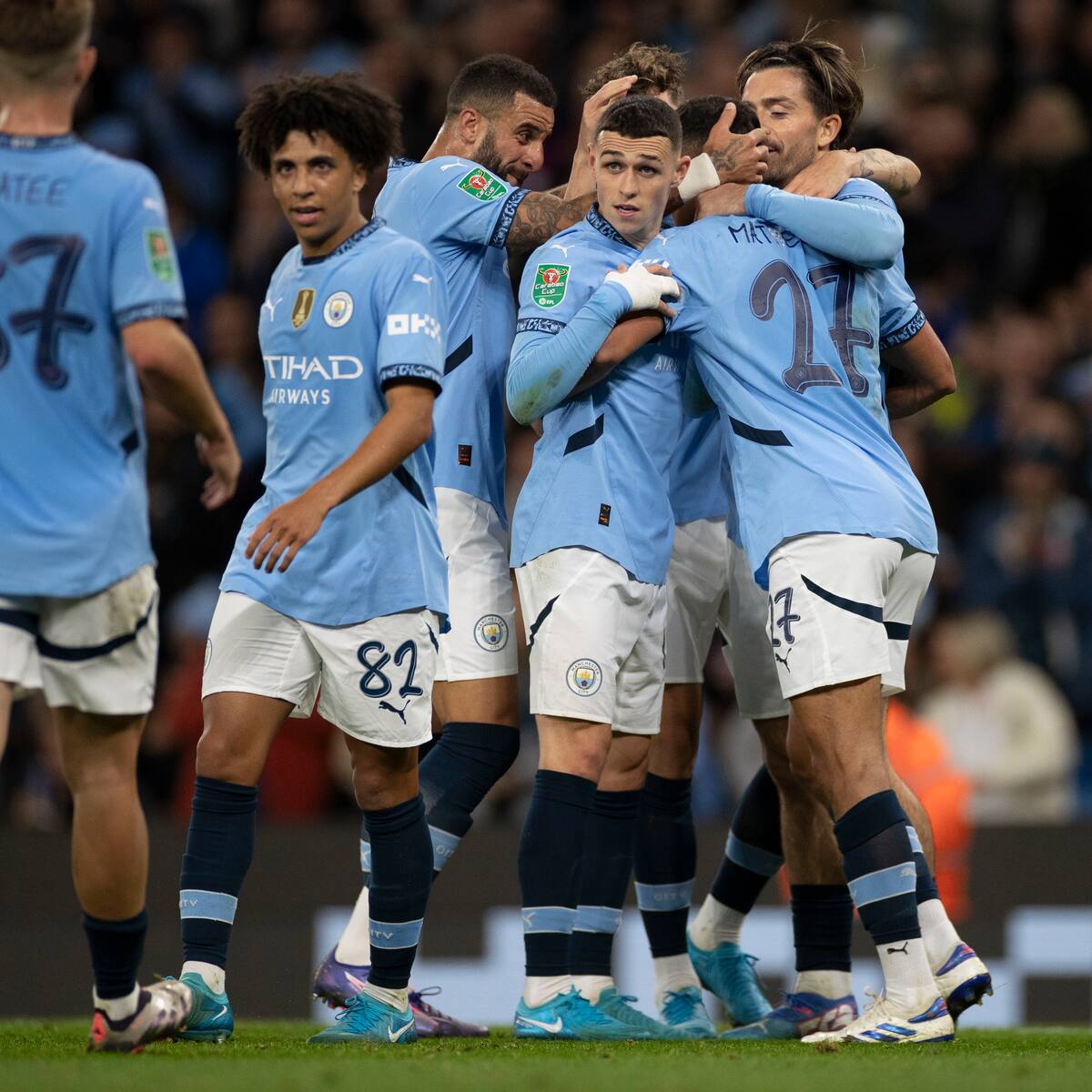 Jugador del Manchester City fue detenido por robar un celular tras altercado en el baño de una discoteca