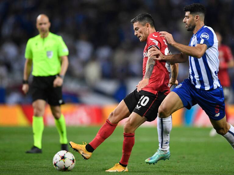 Charles Aránguiz fue titular en la caída del Bayer Leverkusen ante Porto en la Champions League