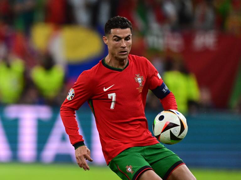 Quieren aumentar las matrículas en colegios municipales: la especial propuesta desde Puente Alto para Cristiano Ronaldo