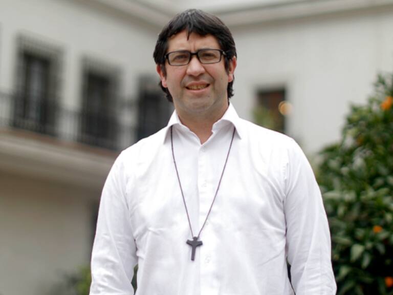 Inician investigación previa canónica contra capellán de La Moneda por abuso de conciencia