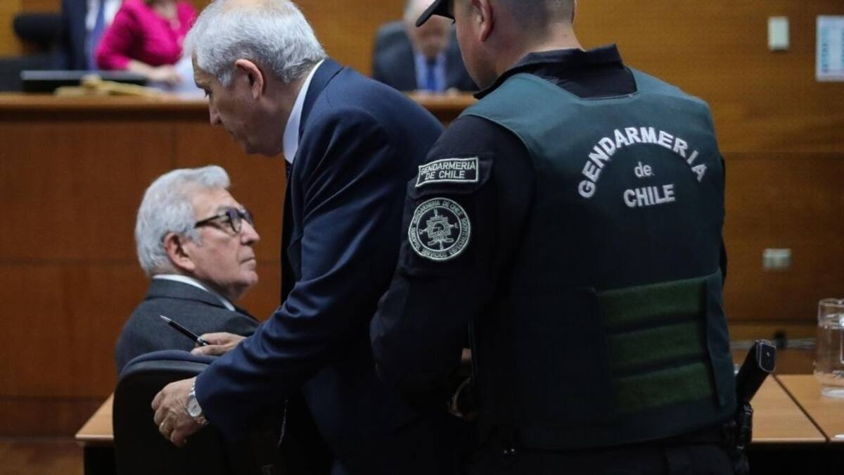 Prisión preventiva para exdirector de la PDI Héctor Espinosa: fue declarado culpable por delitos de corrupción