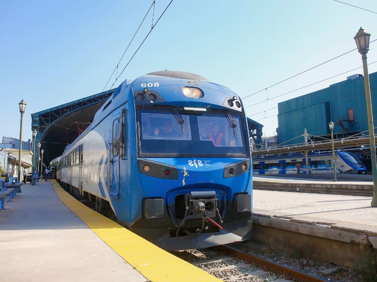 Luego de 10 años fuera de servicio: EFE reabre estación de trenes del tramo San Fernando-Estación Central