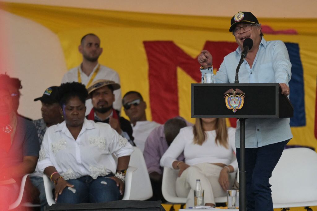 El presidente de Colombia, Gustavo Petro, da un discurso durante la conmemoración de una "Minga" que convocan los pueblos originarios.