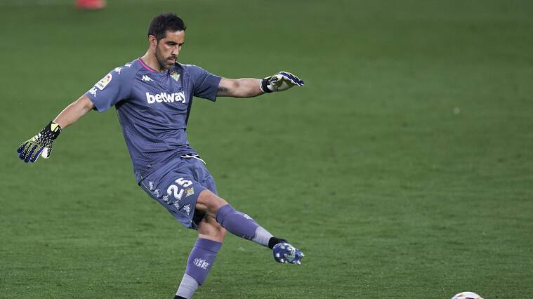 SEVILLE, SPAIN - APRIL 11: Claudio Bravo of Real Betis in action during the La Liga Santander match between Real Betis and Atletico de Madrid at Estadio Benito Villamarin on April 11, 2021 in Seville, Spain. Sporting stadiums around Spain remain under strict restrictions due to the Coronavirus Pandemic as Government social distancing laws prohibit fans inside venues resulting in games being played behind closed doors. (Photo by Mateo Villalba/Quality Sport Images/Getty Images)