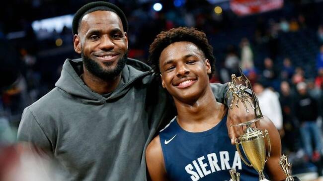 LeBron James y su hijo, Bronny.