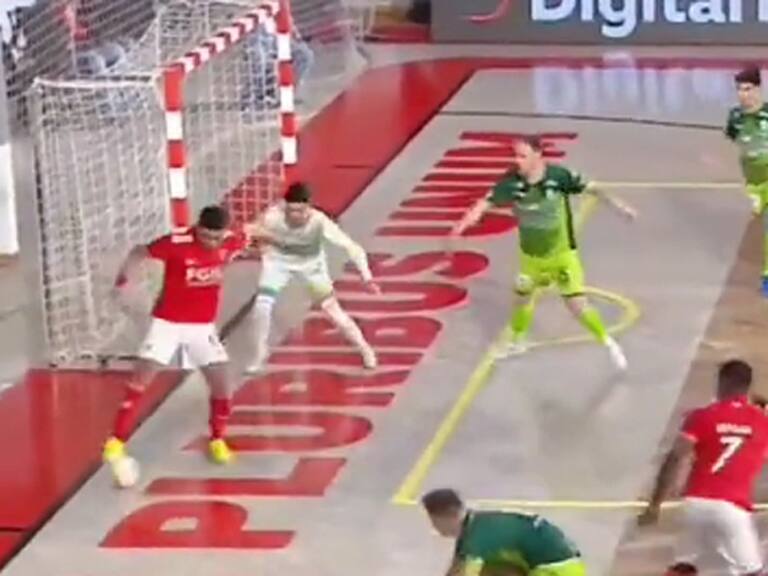 El extraordinario golazo con que un jugador se lució en la Champions del fútbol sala