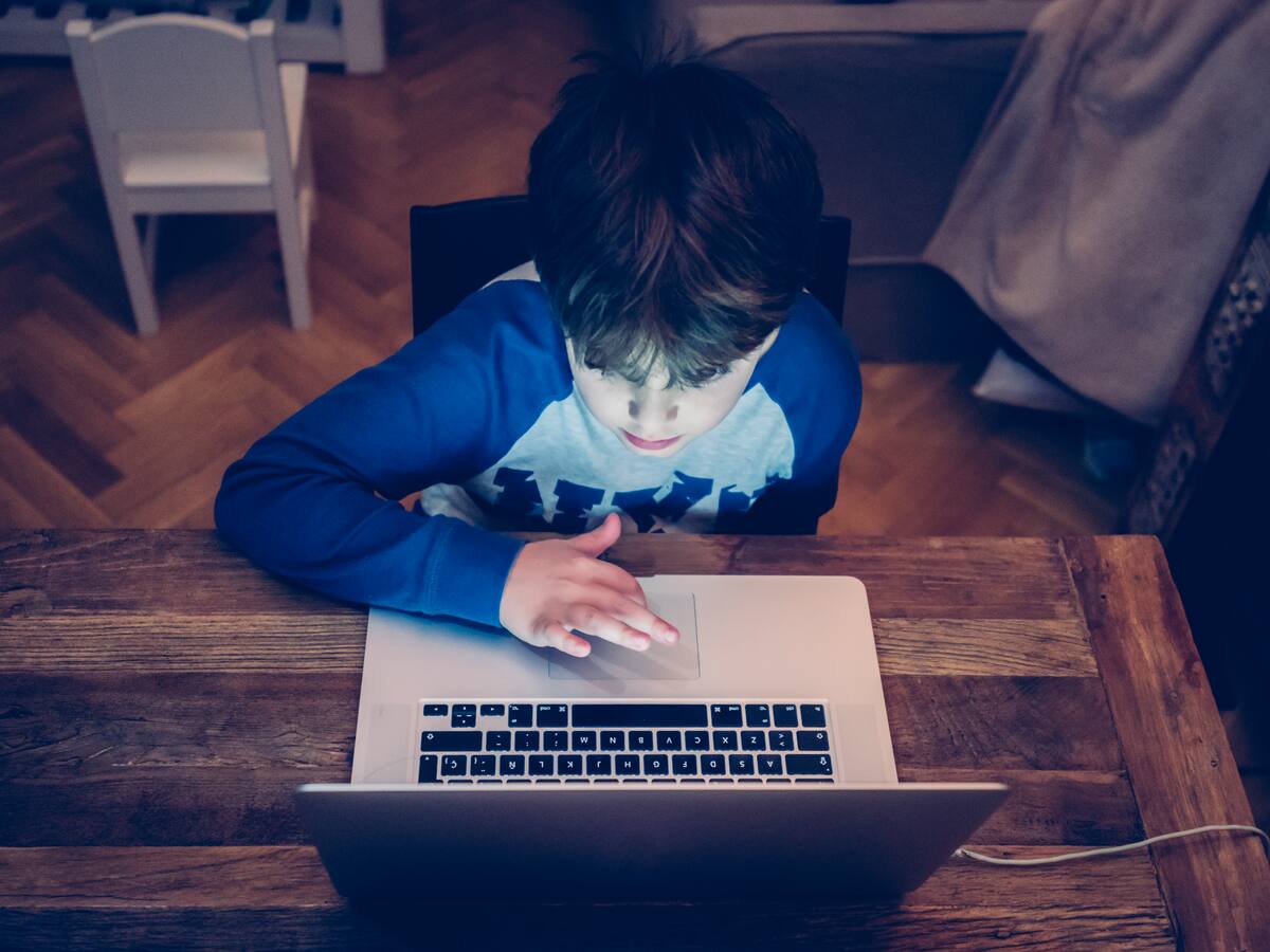 “El acoso no termina al salir de la escuela”: experto alerta sobre ciberbullying y el uso de IA como apoyo emocional en niños