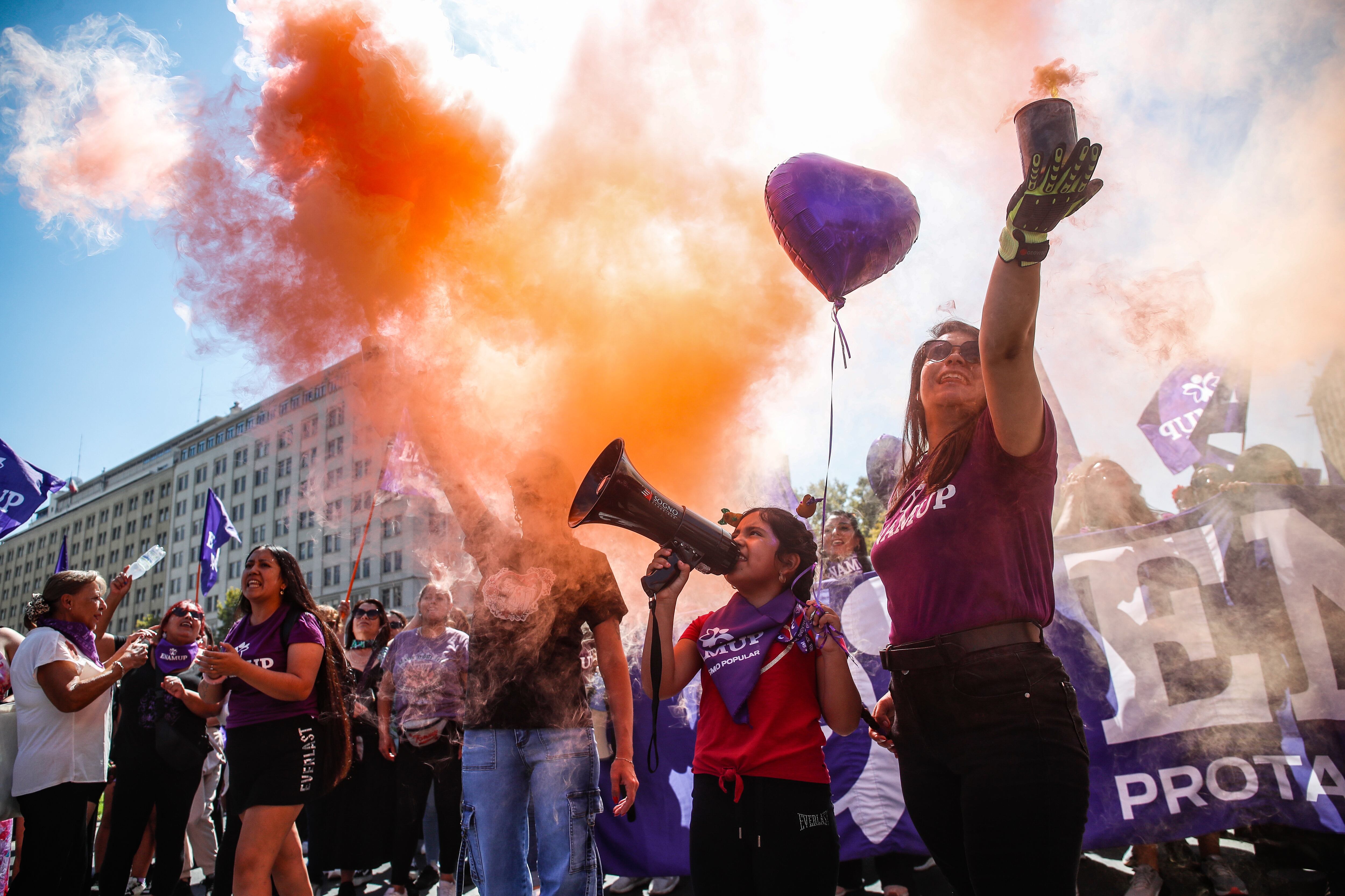 08 DE MARZO DE 2025 / SANTIAGOMarcha conmemorativa del Día Internacional de La Mujer por la Alameda en Santiago, movimientos feministas se manifiestan 
FOTO: DIEGO MARTIN/AGENCIAUNO