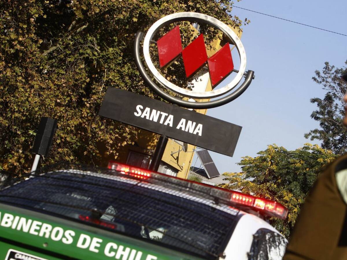 Metro de Santiago anuncia interrupción en el servicio de Línea 2 por persona en la vía