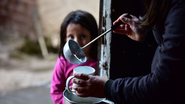 Niños en Argentina: 1,5 millones obligados a saltarse una comida diaria por la pobreza