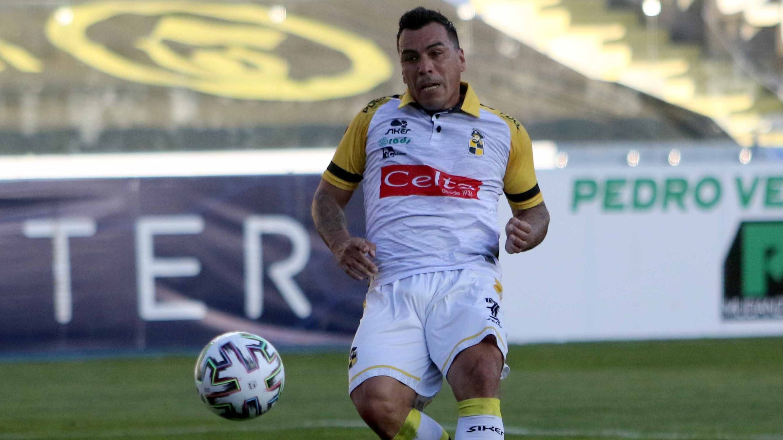 Esteban Paredes dijo que jugará un año más