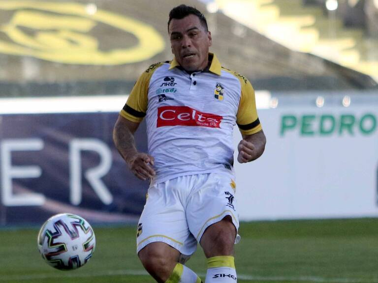 Esteban Paredes dijo que jugará un año más