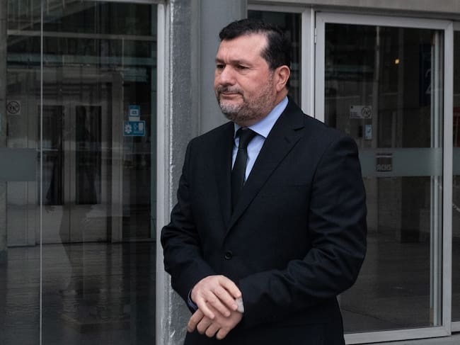 10 DE SEPTIEMBRE DEL 2026 / SANTIAGO
El Fiscal Regional Metropolitano Sur, Héctor Barros Vásquez, en su llegada al Centro de Justicia en marco del inicio del primer juicio oral por el secuestro con homicidio del exteniente venezolano Ronald Ojeda. El proceso se desarrolla a partir de la acusación presentada por el Ministerio Público contra el ciudadano venezolano Maickel David Villegas Rodríguez, quien fue extraditado desde Costa Rica en 2024 y es sindicado como uno de los presuntos autores del delito.
FOTO: VICTOR HUENANTE / AGENCIAUNO
