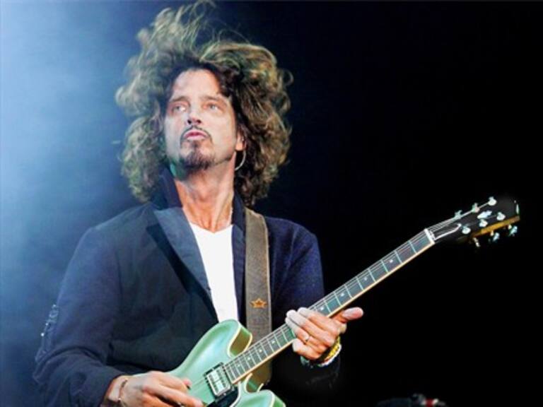 Intervención urbana revive a Chris Cornell en Chile