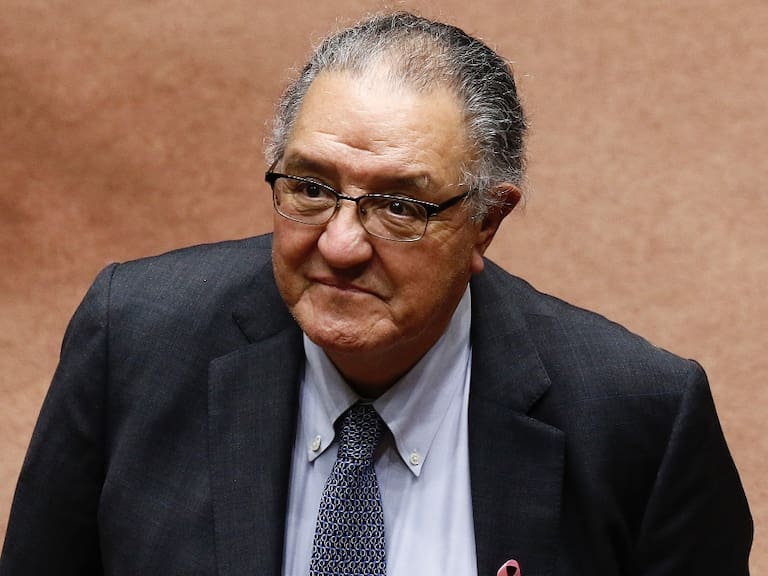 Huenchumilla acusa de «soberbia» a Rincón y Walker tras su salida de la DC
