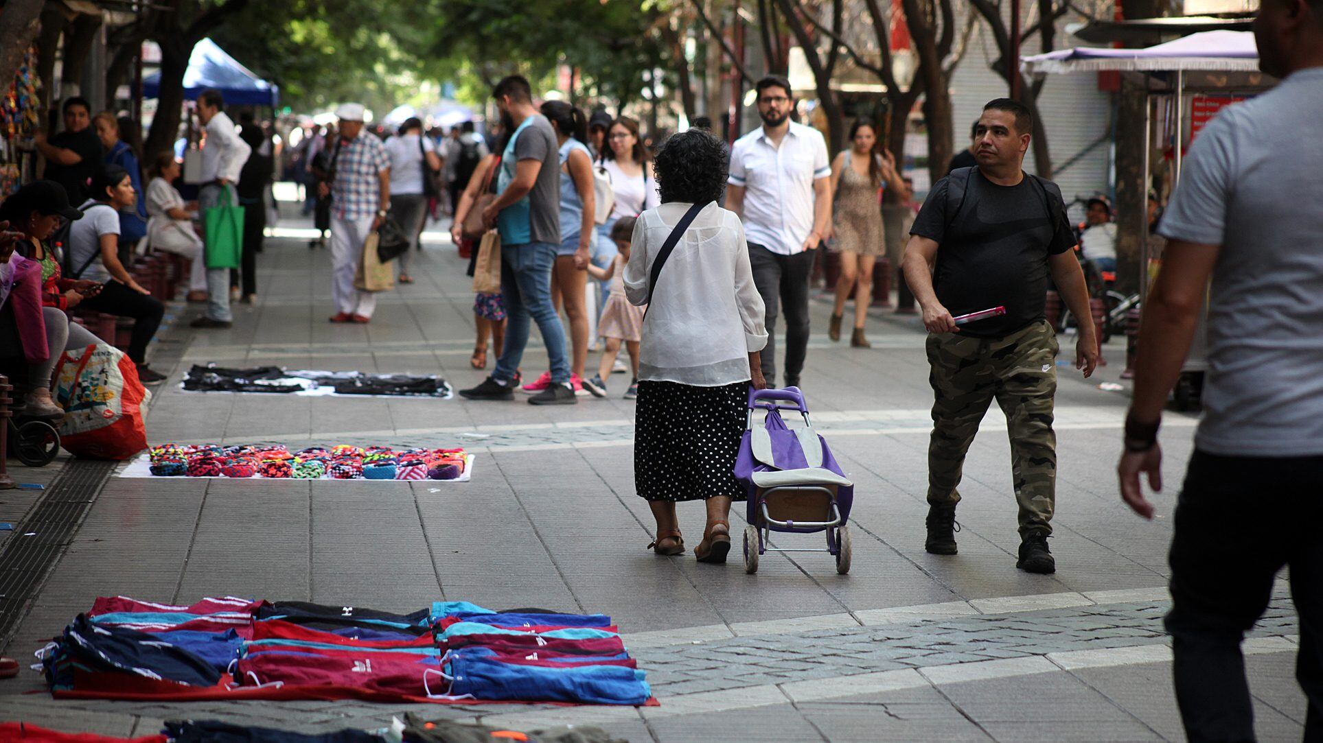 Ventas minoristas presenciales se incrementan
El desempleo en el Gran Santiago alcanzó su nivel más alto de los últimos tres años, según un informe elaborado por el Centro de Microdatos de la Universidad de Chile.
FOTO: AILEN DIAZ /AGENCIAUNO