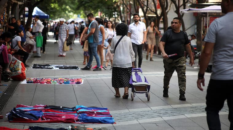 Ventas minoristas presenciales se incrementan
El desempleo en el Gran Santiago alcanzó su nivel más alto de los últimos tres años, según un informe elaborado por el Centro de Microdatos de la Universidad de Chile.
FOTO: AILEN DIAZ /AGENCIAUNO