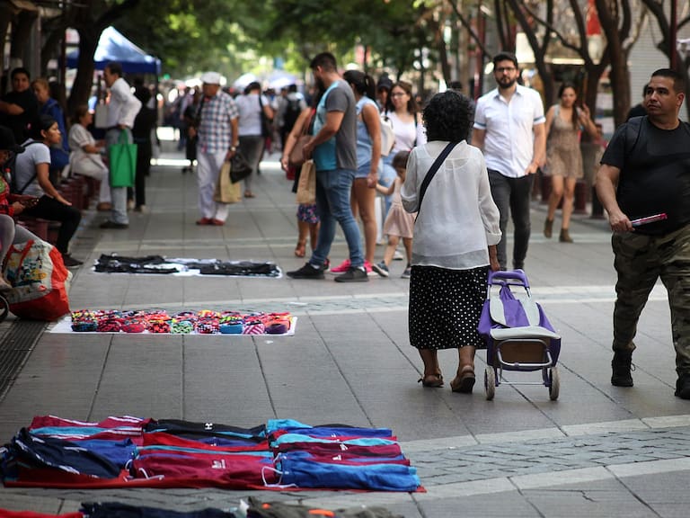 Ventas minoristas presenciales tuvieron fuerte crecimiento en mayo y experimentó nueva baja en junio
