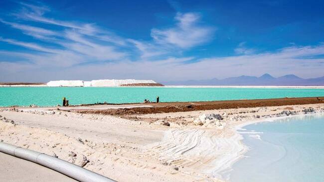 Acciones de SQM suben tras acuerdo público-privado con Codelco por litio en Salar de Atacama