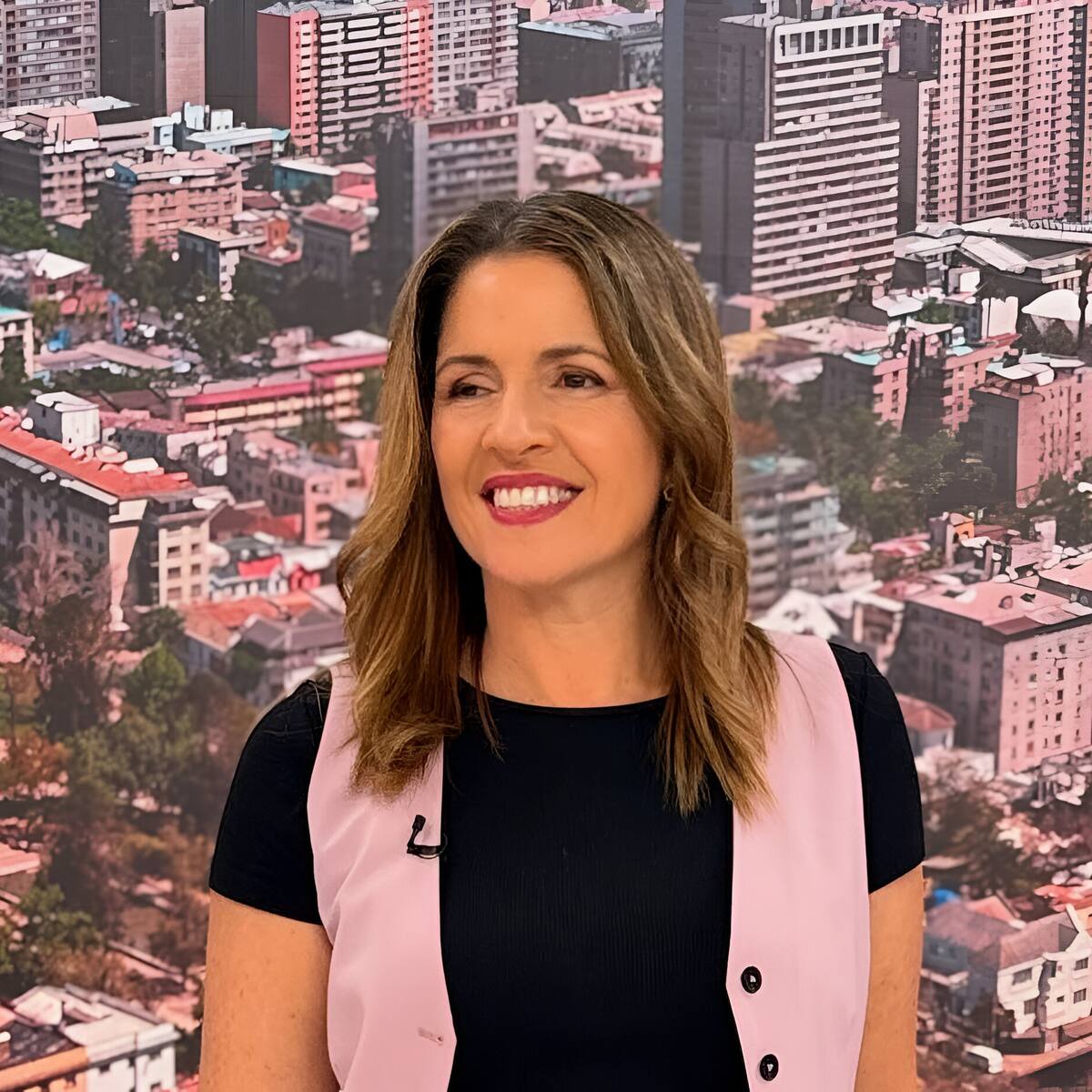 Monserrat Álvarez reaparece y comparte la inusual terapia que la ayuda a superar su difícil momento de salud