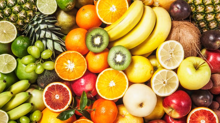 Más eficaz que dejar la sal: La fruta que podrías tener en casa y que ayuda a bajar la presión arterial