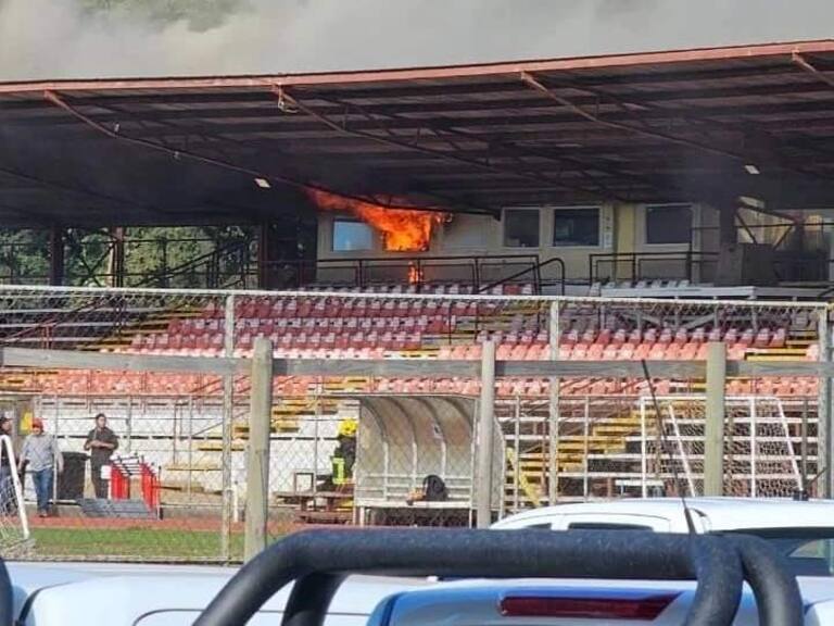 Se registra incendio en estadio donde juega de local Deportes Valdivia